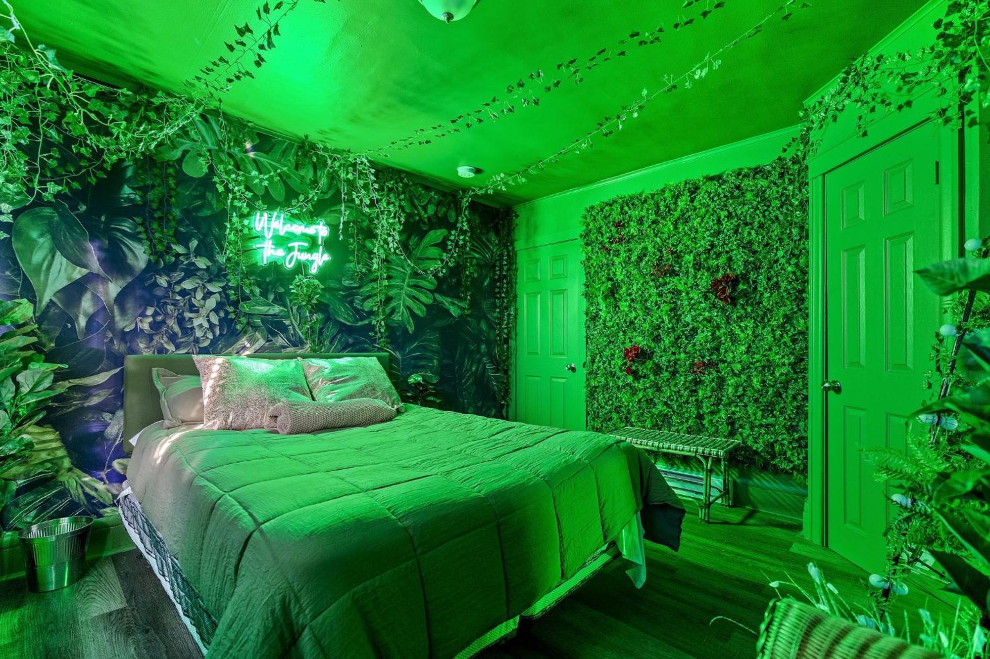 Thehottiehouse: Fun Fantasy Experience Apt On Blvd Apartment